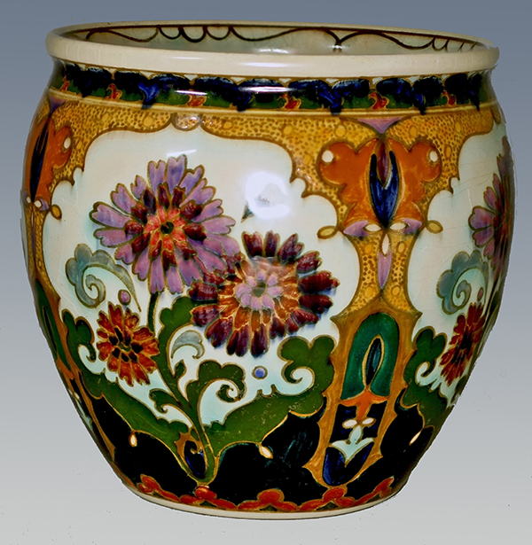 Nr.: 75, On offer decorative pottery made by Rozenburg, Description: (juliana) Plateel Vase, Height 12,2 cm width 13 cm, period: Year 1913, Decorator : unknown, 